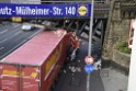 LKW blieb unter Bruecke haengen Koeln Deutz Opladenerstr Deutz Muelheimerstr P054